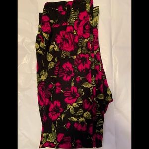 Lularoe OS leggings.